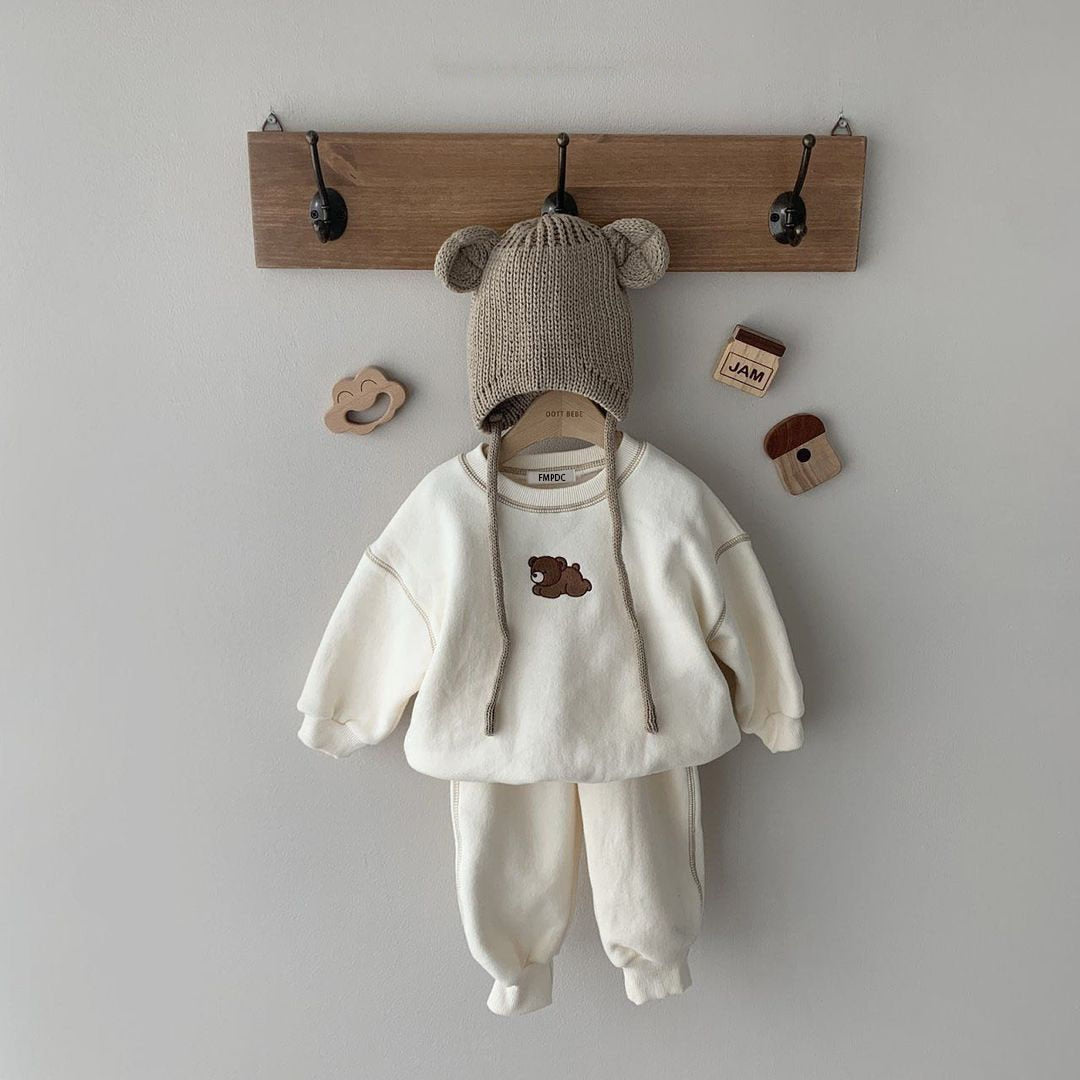 De Lazy Bear zachte en lieve babytrui en -broekset