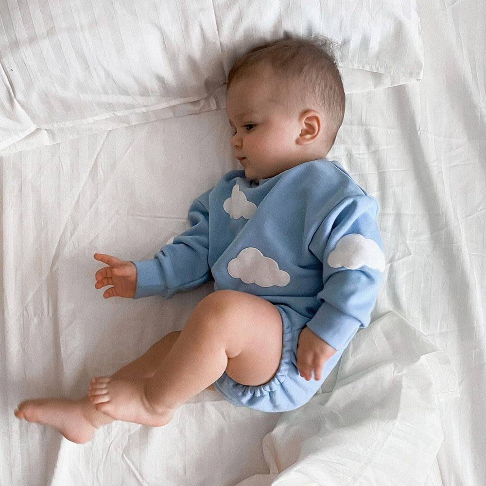 Katoenen rompertje voor baby's met wolken