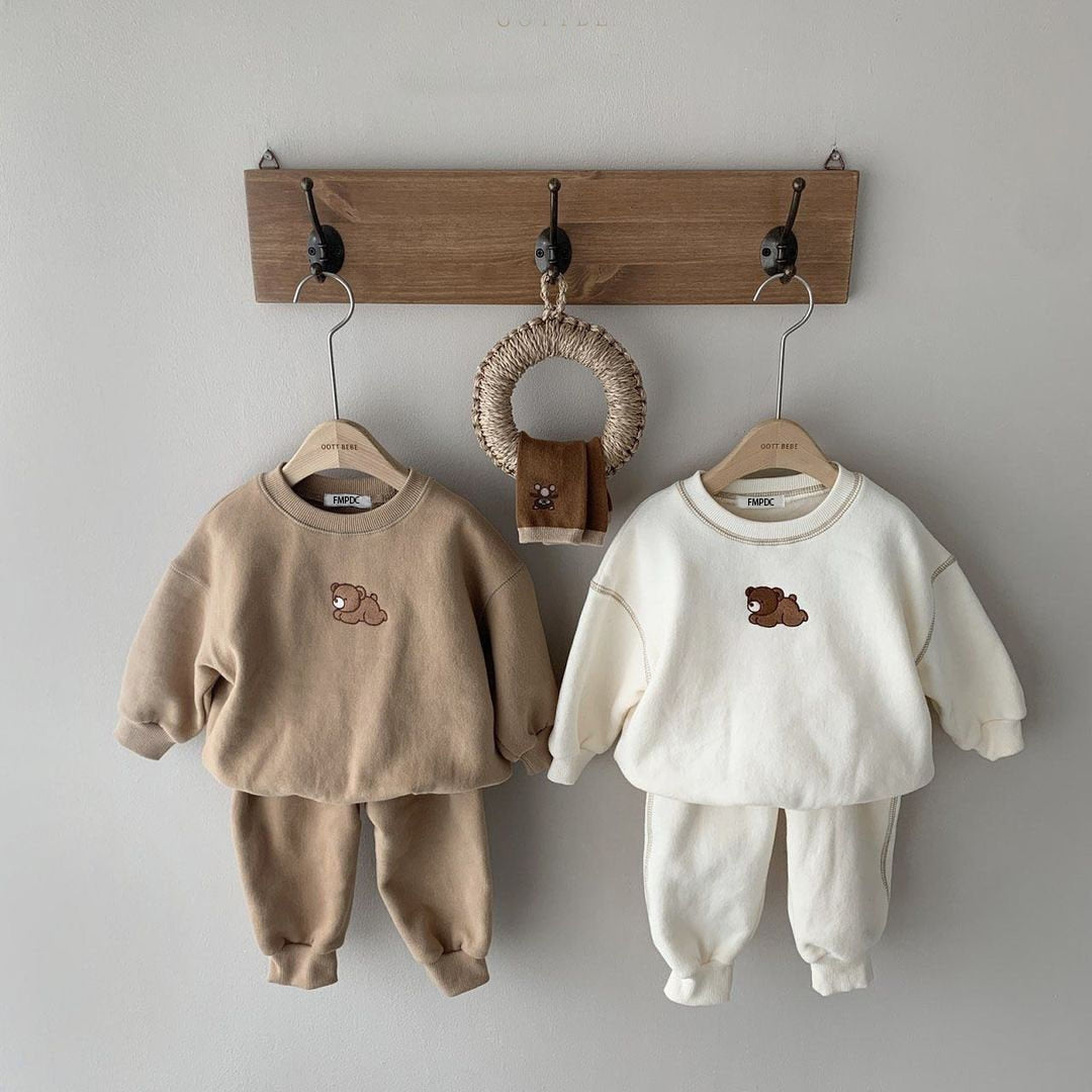 De Lazy Bear zachte en lieve babytrui en -broekset