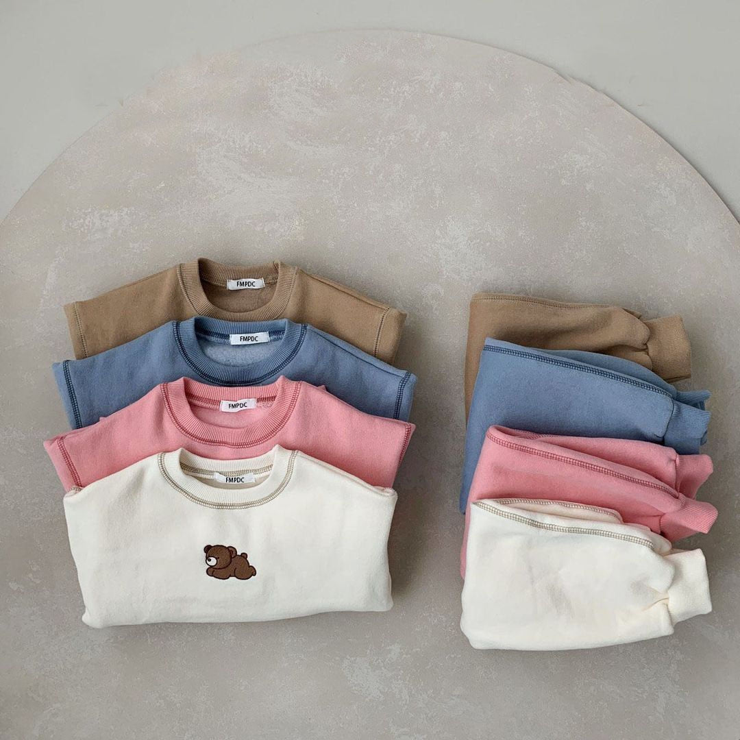 De Lazy Bear zachte en lieve babytrui en -broekset